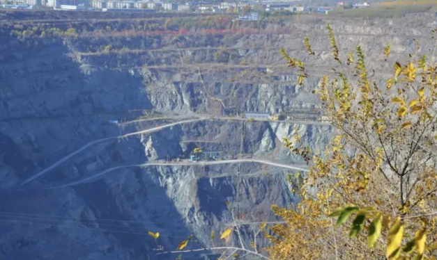 全国最大单体地下铁矿山项目在鞍钢开工建设_COPY